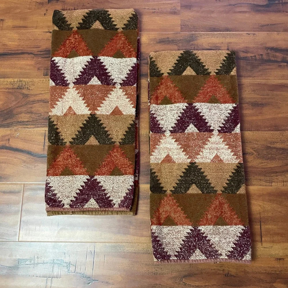2 Vintage Southwestern Geometric Bath Towels Brown Aztec Desert Serrated Print